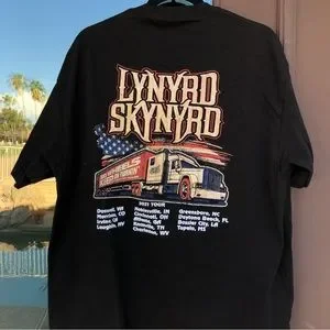 T-shirt Lynyrd Skynyrd Tour 2021 - Motif "Big Wheels Keep On Turnin'" - Taille L Noir - Occasion Très Bon état